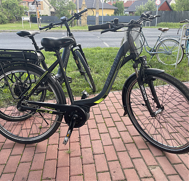 Atlanta Rückenwind 1.5RT - 28', 55-ös vázméret, 500WH akkumulátor, Hidraulikus Magura abroncsfékek, 86km-t futott, Bosch rendszer Active Line Plus motor, Nexus 7 agyváltó, Kontrafék, ár: 599.000Ft.