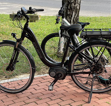 Atlanta - ￼￼45-ös váz,  330 Nuvinci váltó, Hidraulikus tárcsafékek, Bosch Active Line motor, 400WH akkumulátor, 1276km, Bosch kijelző, lockolható első teló. Ár: 449.000ft