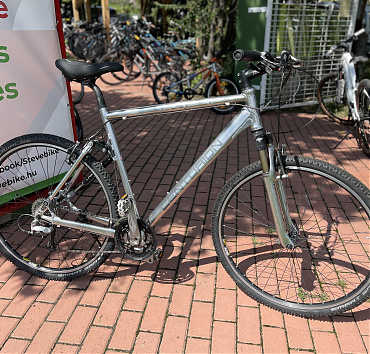 CENTURION CROSS LRS - 28”, alu váz, levegős első-hátsó rugóstag, lockolható első teló, integrált Deore hajtómű, 3x9 sebességes Shimano XT váltó, Shimano XT kerékagyak, Avid abroncsfékek, új gumik. Ár: 129.000ft