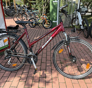 KALKHOFF SPORT - 26”, 50-es alu váz, 3x8 sebességes Shimano Alivio váltó, állítható kormány, teleszkópos nyeregcső, agydinamó. Ár: 80.000Ft