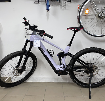 Cube Reaction S140 EMTB - Bosch Performance Line CX motor750Wh integrált akkumulátorSmart system29" kerékméret46cm "L" váz méretCARBON/SZÉNSZÁL vázKiox 300 kijelzőÖsszteleszkóp-fully1x12 sebességes Shimano Deore XT váltásElöl-hátul Shimano Deore XT fékekLockolható FOX Rhythm34 első teleszkópFOX Float Dual Piston System rugós tagKormányról vezérelhető gyári dropper nyeregcsőIpari csapágyas kerékagyakGyári kulcsok, töltőÁr: 1.080.000.-ft