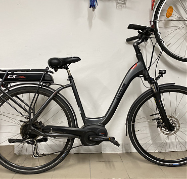 Kettler Traveller trekking e-Bike - 28" kerékméret52 cm váz méretBosch Performance Line CX 75Nm motor500Wh akkumulátor1x9 sebességes Shimano XT váltásShimano olajos tárcsafékSr Suntour speed lock első telelszkópGyárilag kiépített világításGyári kulcsokkal, töltővel eladó!Ár: 399.000.-ft