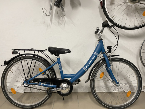 Zündapp Gyermek kerékpár - 24" kerékméret34cm vázt méretAcél vázGyári világításÁr: 50.000.-ft