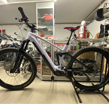 Cube Reaction 140 S FULLY EMTB - 29" kerékméret"L" váz méretCARBON/szénszál vázBosch Performance Line XC 85Nm motorSmart systemKiox 300 display750 Wh integrált akkumulátor1237 km-t futott1x12 sebességes Shimano Deore XT váltásElöl-hátul MAGURA MT five 4-dugattyús tárcsafékÖsszteleszkóp-fullyFOX Rhythm34 első teleszkópFOX Float DPS rugós tagGyári dropper nyeregcső/kormányról vezérelhető/Ipari csapágyas kerékagyakGyári kulcsok, töltőÁr: 1.299.000.-ft