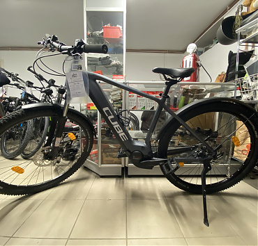 Cube Reaction PMF EMTB - 29" kerékméret"XL" váz méretAlu vázBosch Performance Line 75Nm gen3 motor500 Wh integrált akkumulátor1x9 sebességes Shimano Altus váltásShimano hidraulikus tárcsafékGyári világításGyári kulcsok, töltőÁr: 589.000.-ft