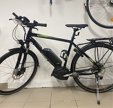 Bergamont E-Line C trekking eBIKE - 28" kerékméret52cm váz méretBosch Performance Line motor65Nm500Wh akkumulátor1x9 sebességes Shimano Deore váltásShimano hidraulikus tárcsafékekGyári világítás/agydinamóKifogástalan állapotban, kiváló hétköznapi használatra eladó!Ár:320.000.-ft